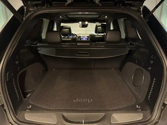 Jeep Grand Cherokee SRT | LPG | Webasto | Exportpreis 43.990 € Ansicht 32