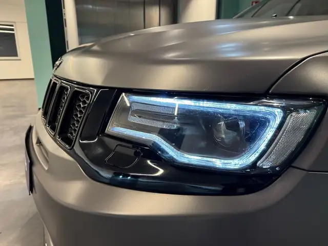 Jeep Grand Cherokee SRT | LPG | Webasto | Exportpreis 43.990 € Ansicht 6
