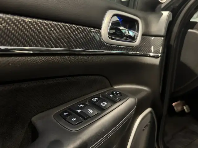 Jeep Grand Cherokee SRT | LPG | Webasto | Exportpreis 43.990 € Ansicht 18