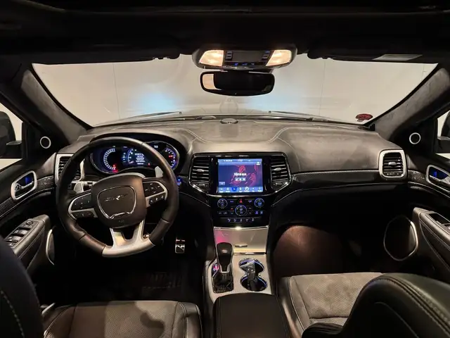 Jeep Grand Cherokee SRT | LPG | Webasto | Exportpreis 43.990 € Ansicht 13