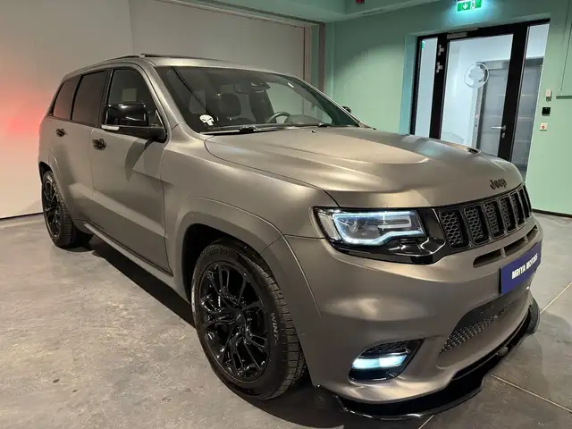 Jeep Grand Cherokee SRT | LPG | Webasto | Exportpreis 43.990 € Ansicht 3