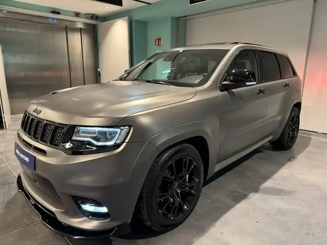 Jeep Grand Cherokee SRT | LPG | Webasto | Exportpreis 43.990 € Ansicht 5