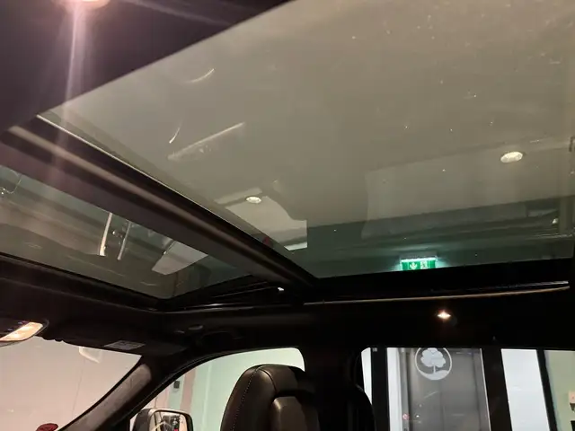 Jeep Grand Cherokee SRT | LPG | Webasto | Exportpreis 43.990 € Ansicht 31