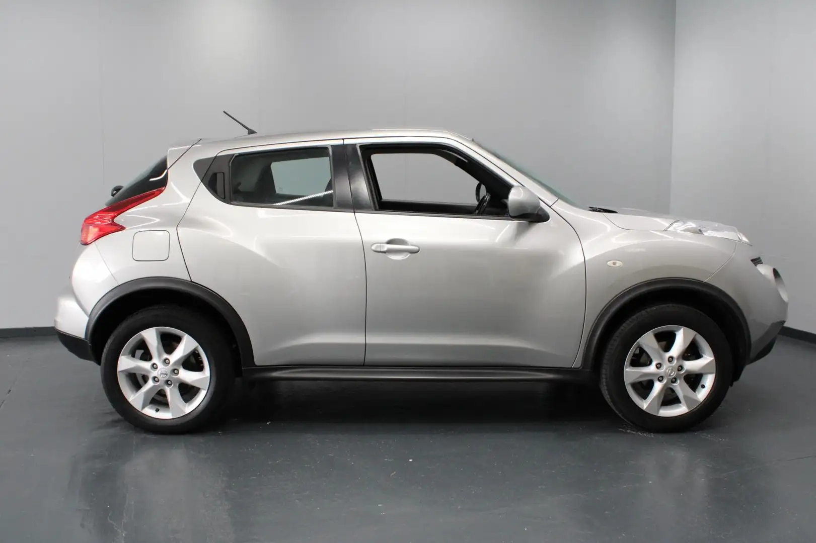 Nissan Juke 1.6 Acenta Eco / Airco / Elektr ramen Grijs - 2