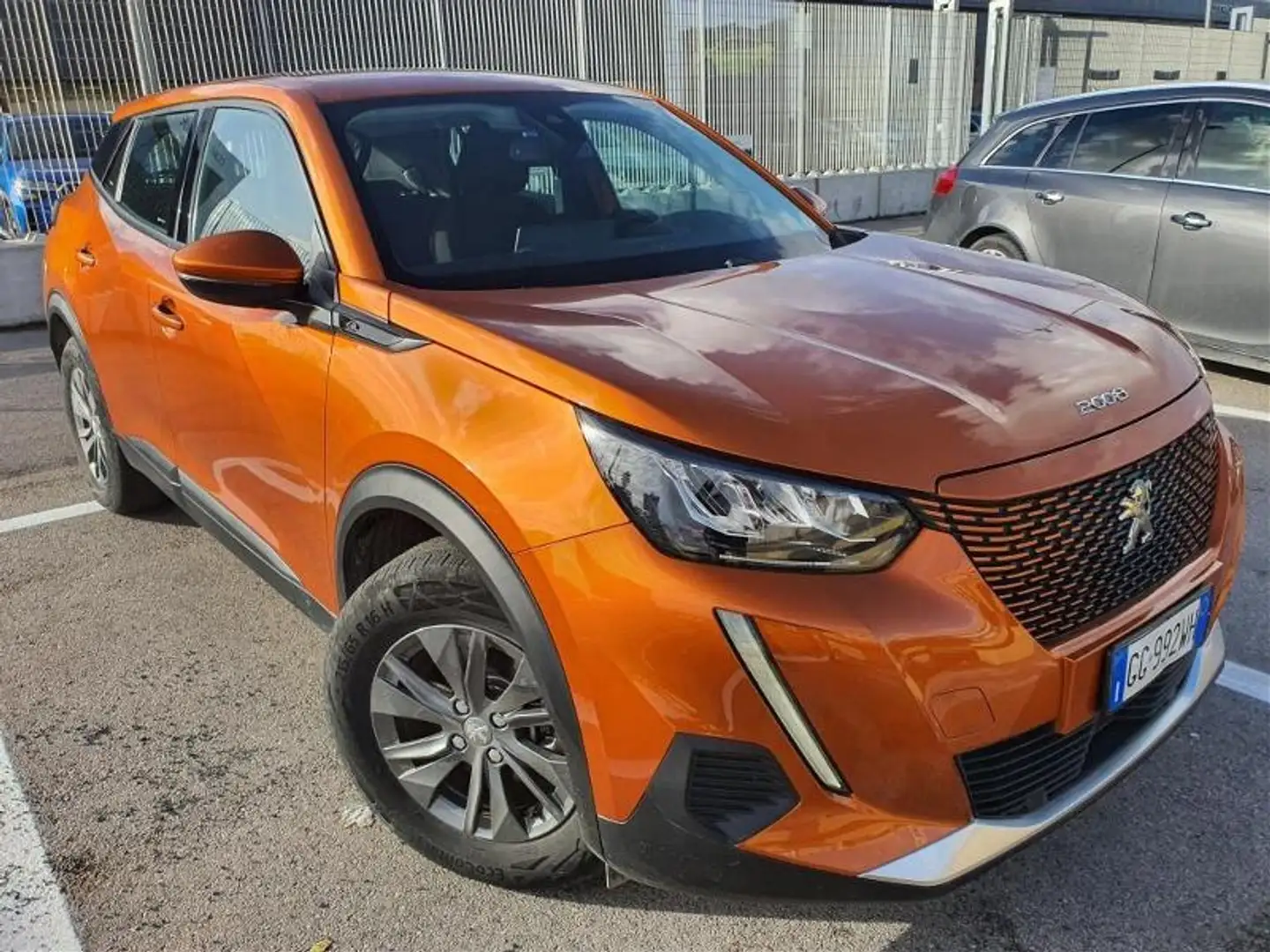 Peugeot e-2008 100kW  Active Pack Orange - 1