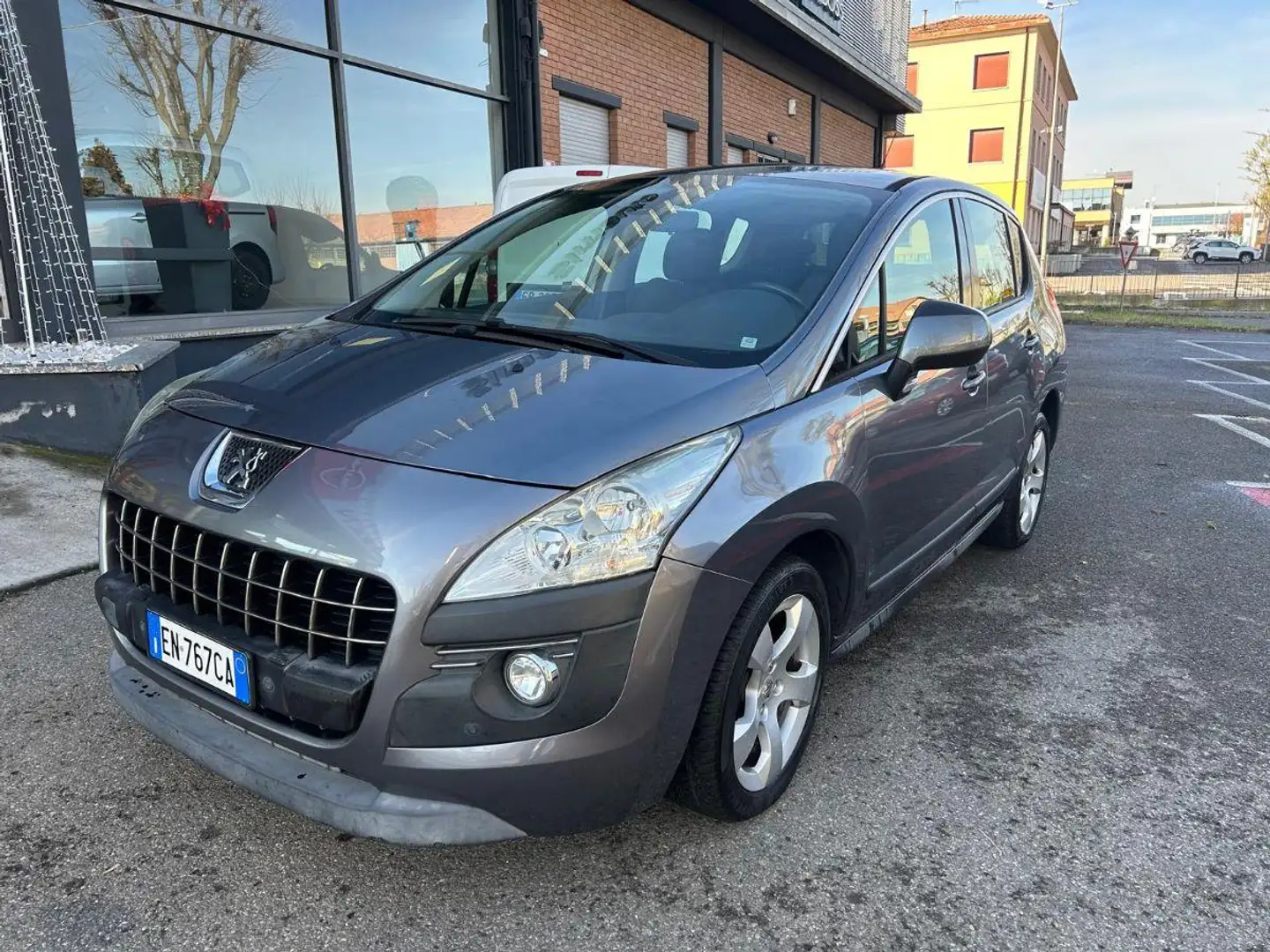 Peugeot 3008 1.6 e-HDi 112 ca. rob. Business Gris - 1