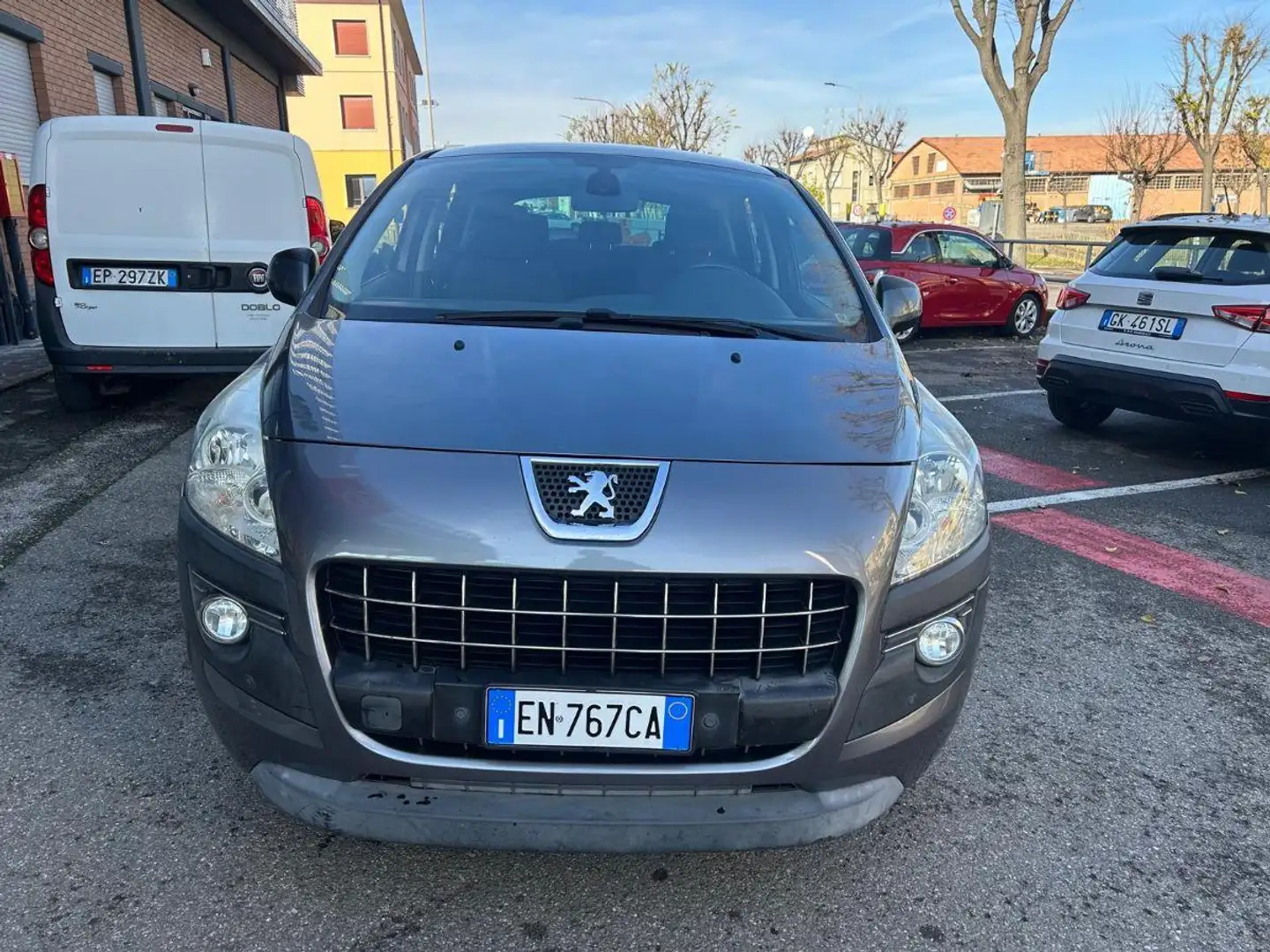 Peugeot 3008 1.6 e-HDi 112 ca. rob. Business Gris - 2