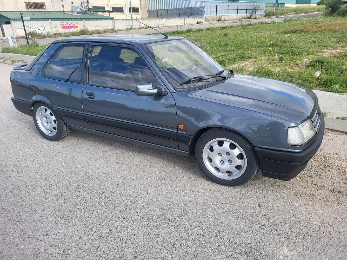 Peugeot 309 309 1.9 16v GTI Grau - 2