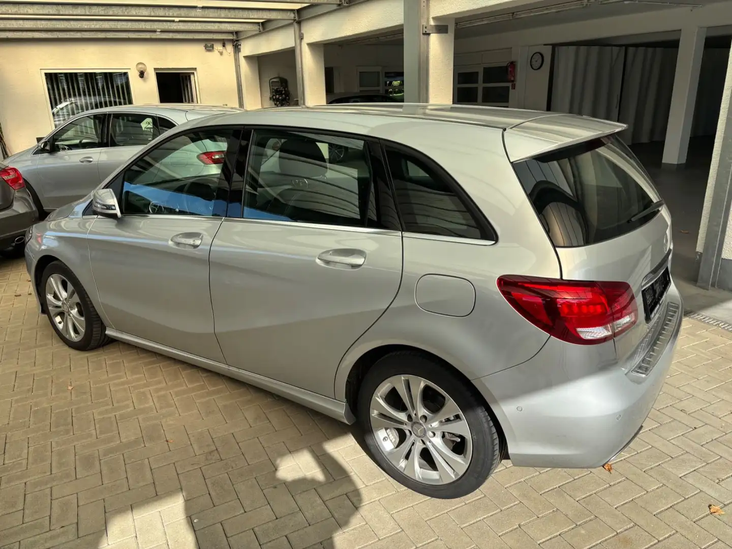 Mercedes-Benz B 180 Urban Parktr.Sitzh.Navi Plateado - 2