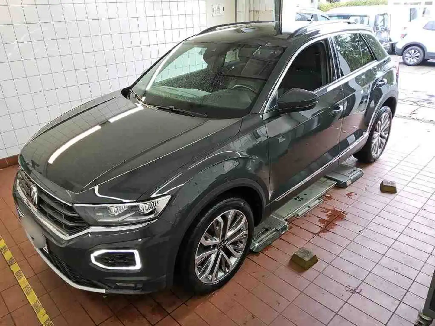 Volkswagen T-Roc Active 1.0 TSI NAVI KAMERA ACC ALU APS LED SITZHEIZUNG CLIMATRONIC Grau - 1