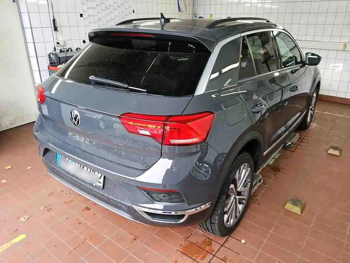 Volkswagen T-Roc Active 1.0 TSI NAVI KAMERA ACC ALU APS LED SITZHEIZUNG CLIMATRONIC Grau - 2