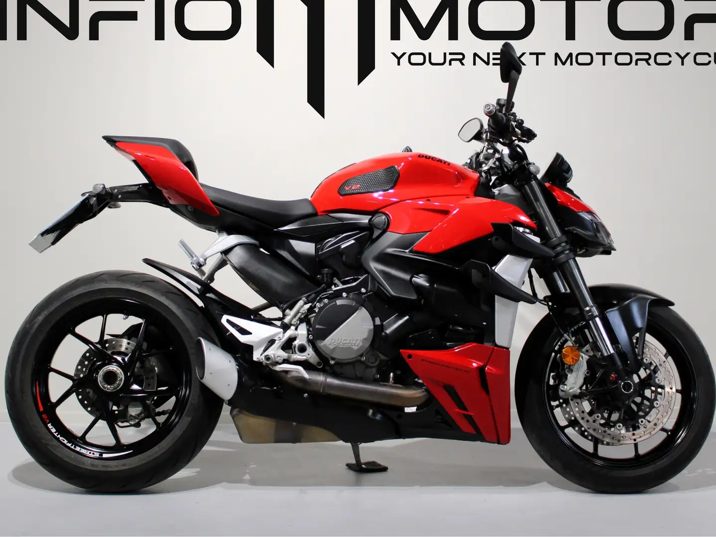 Ducati Streetfighter V2 - 1