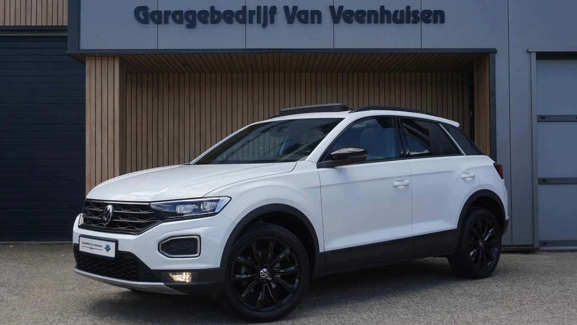 Volkswagen T-Roc 1.5 TSI 150PK DSG Sport & Black Style Pano.Dak Vir Wit - 1