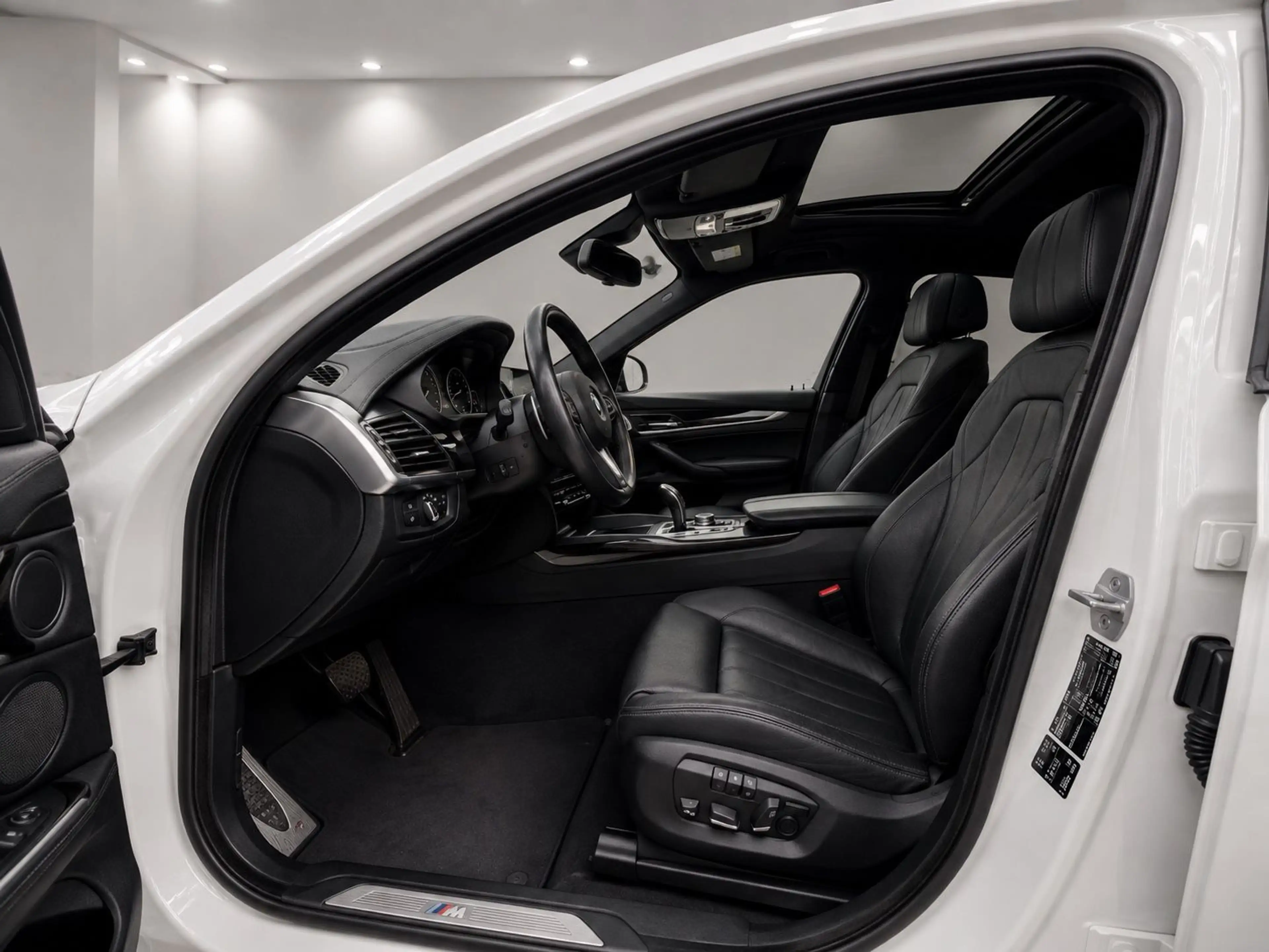 BMW X6 xDrive 40 d M-Paket — photo 9