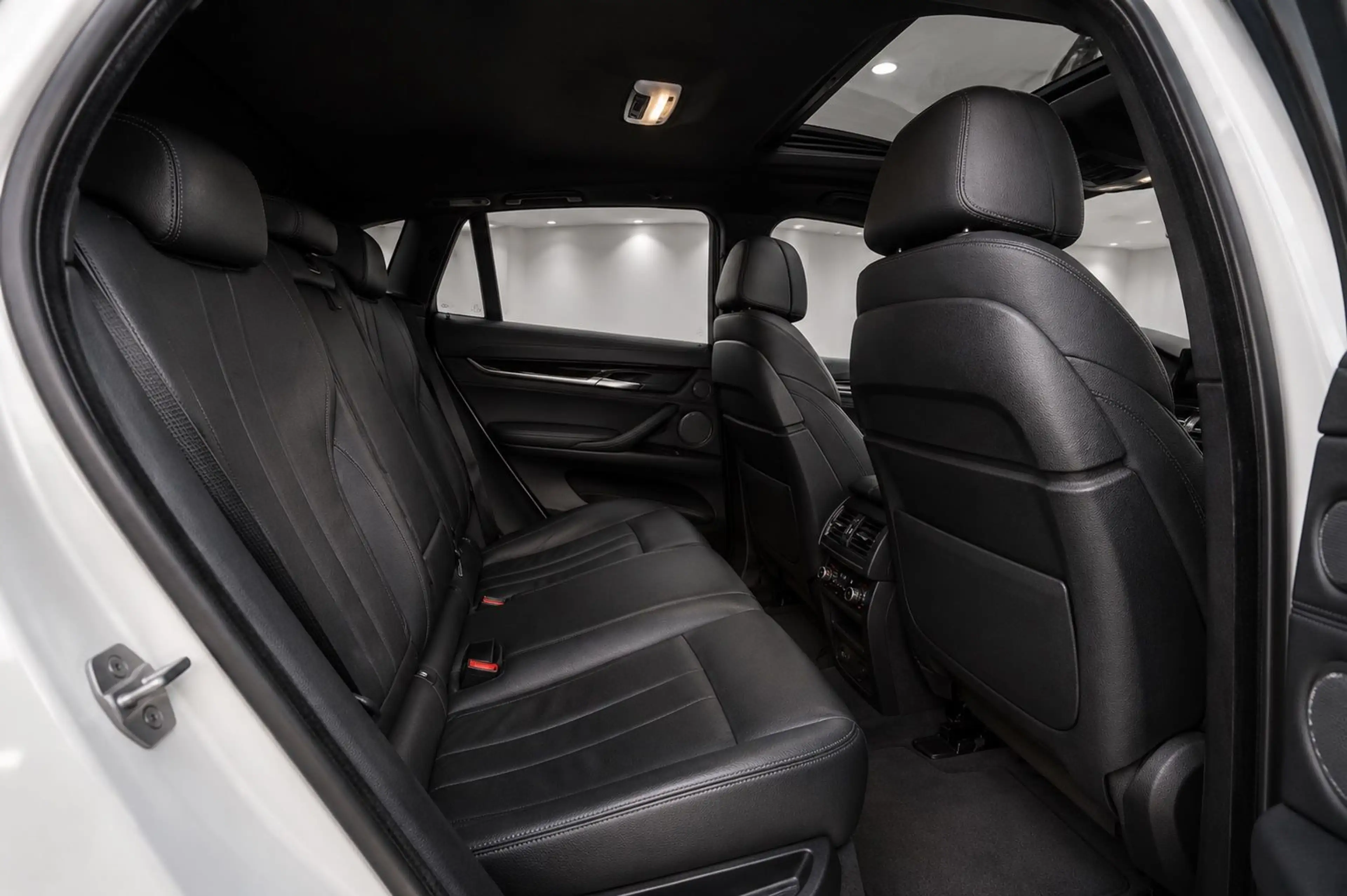 BMW X6 xDrive 40 d M-Paket — photo 13
