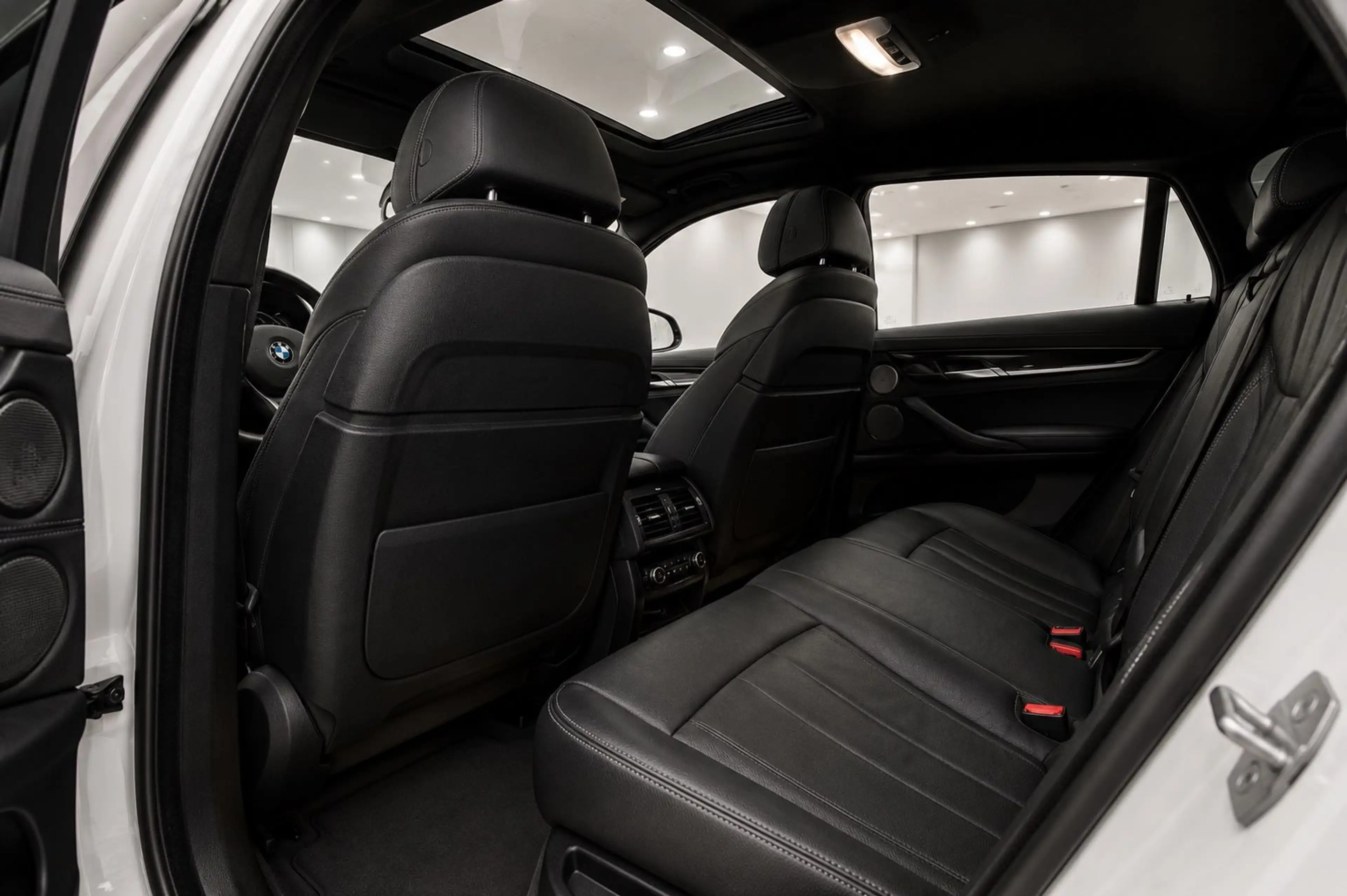 BMW X6 xDrive 40 d M-Paket — photo 12
