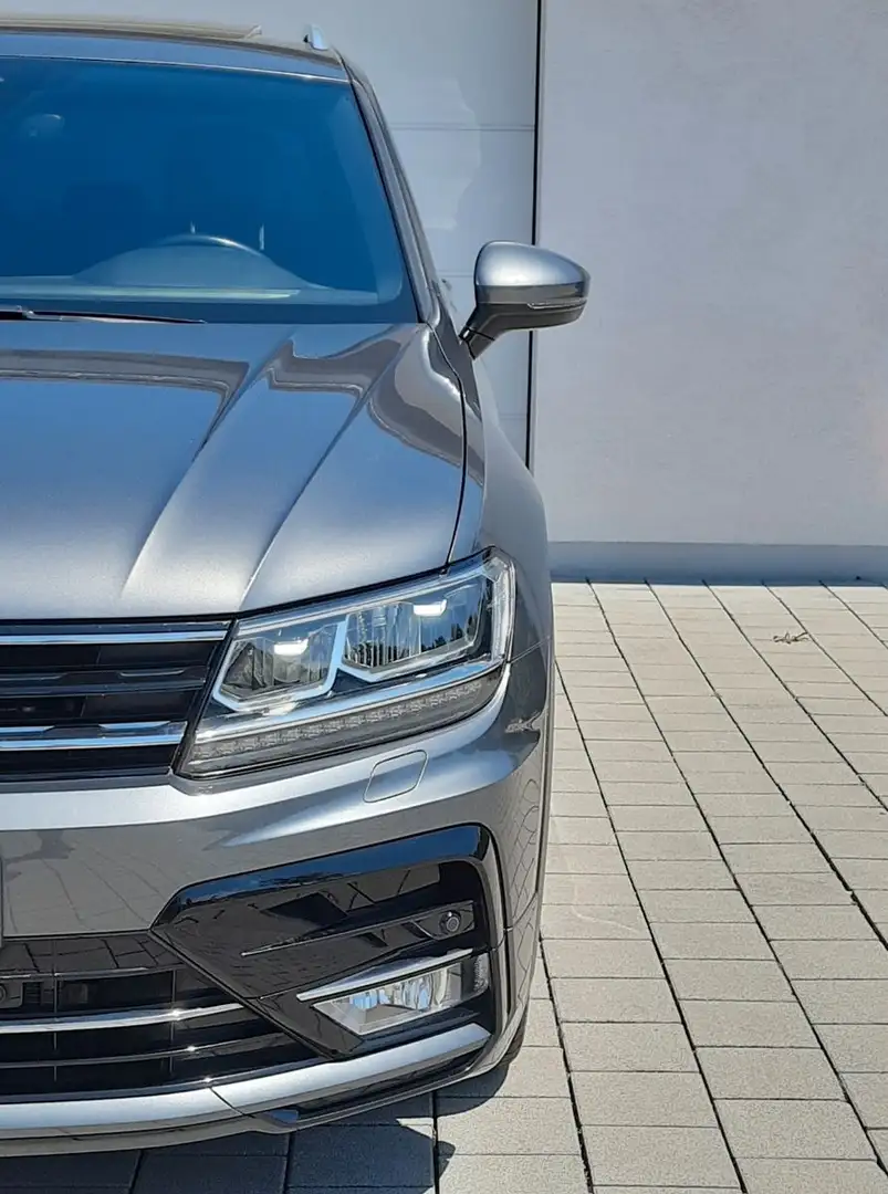 Volkswagen Tiguan 4Motion 190ps/3xR-Line/LED/Pano/Kam/StdH Gris - 1