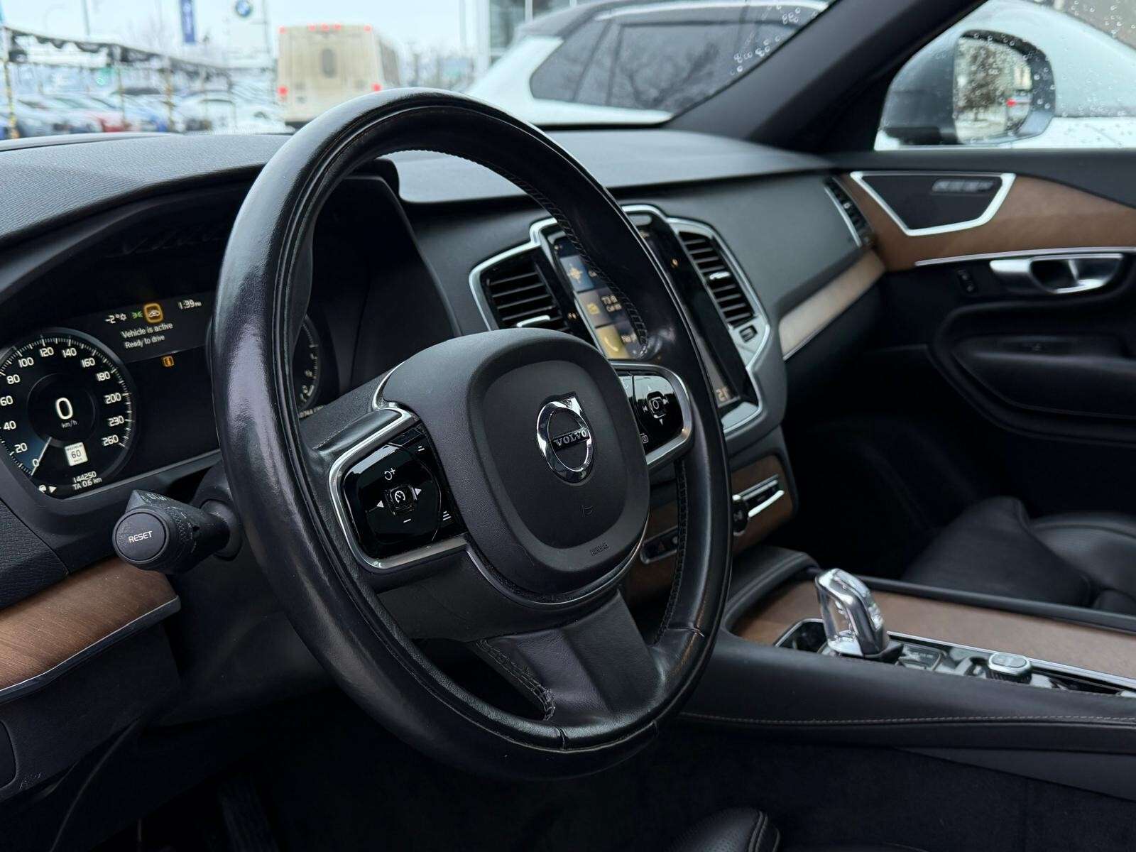 2017 Volvo XC90 T8 PHEV Inscription alt 5