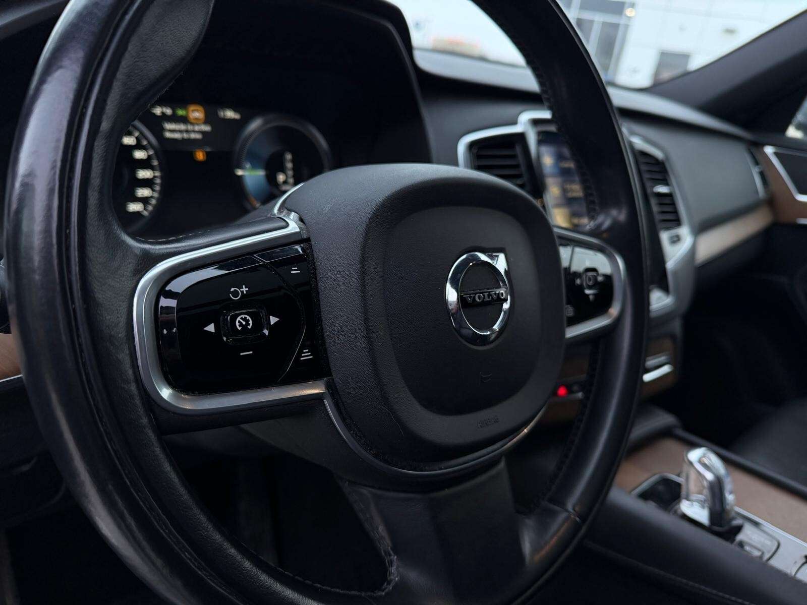 2017 Volvo XC90 T8 PHEV Inscription thumb 10