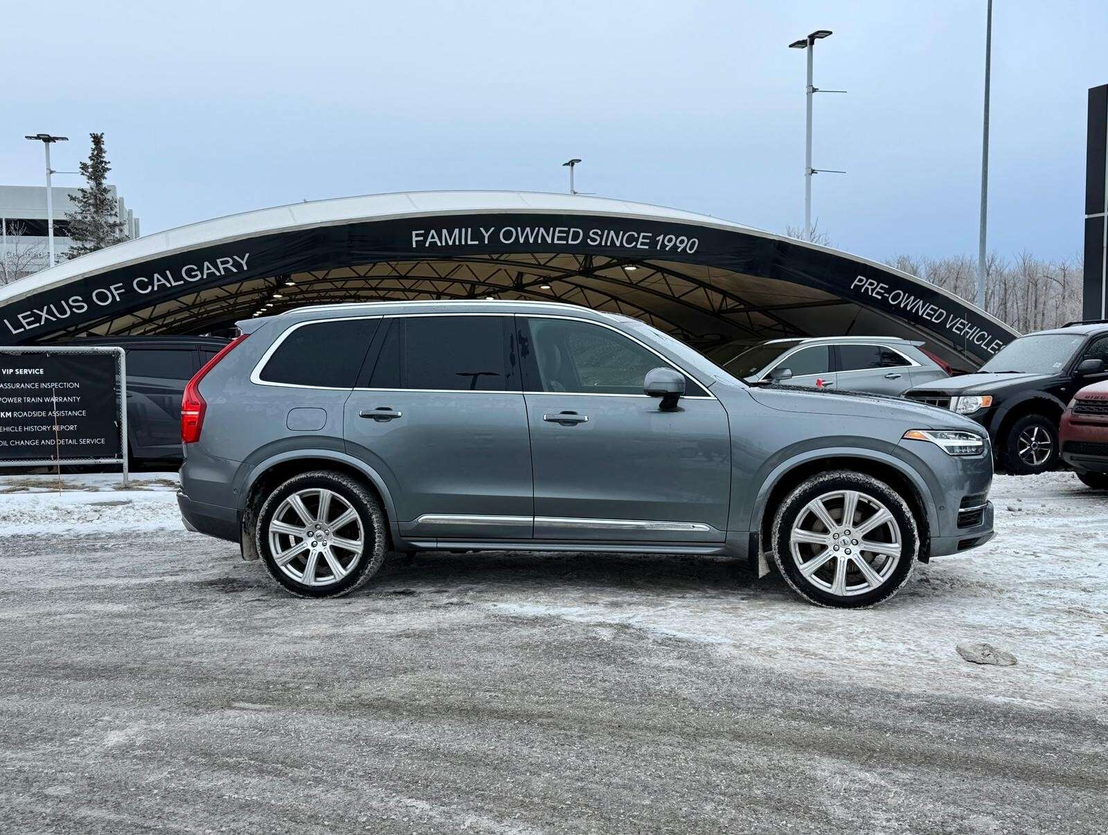 2017 Volvo XC90 T8 PHEV Inscription alt 2