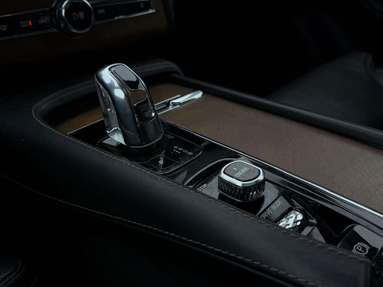 2017 Volvo XC90 T8 PHEV Inscription thumb 14