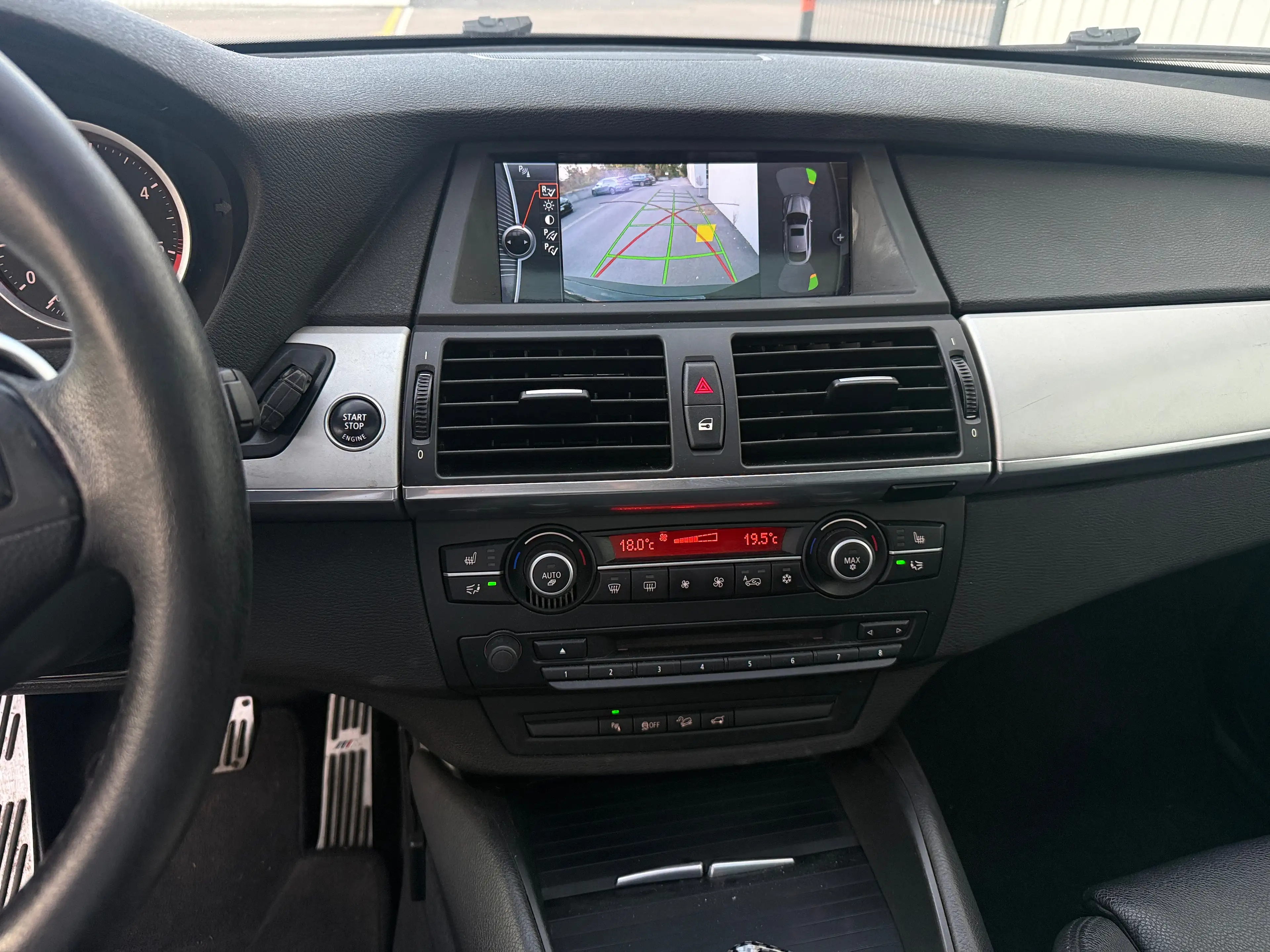BMW X6 xDrive 40 d — photo 12