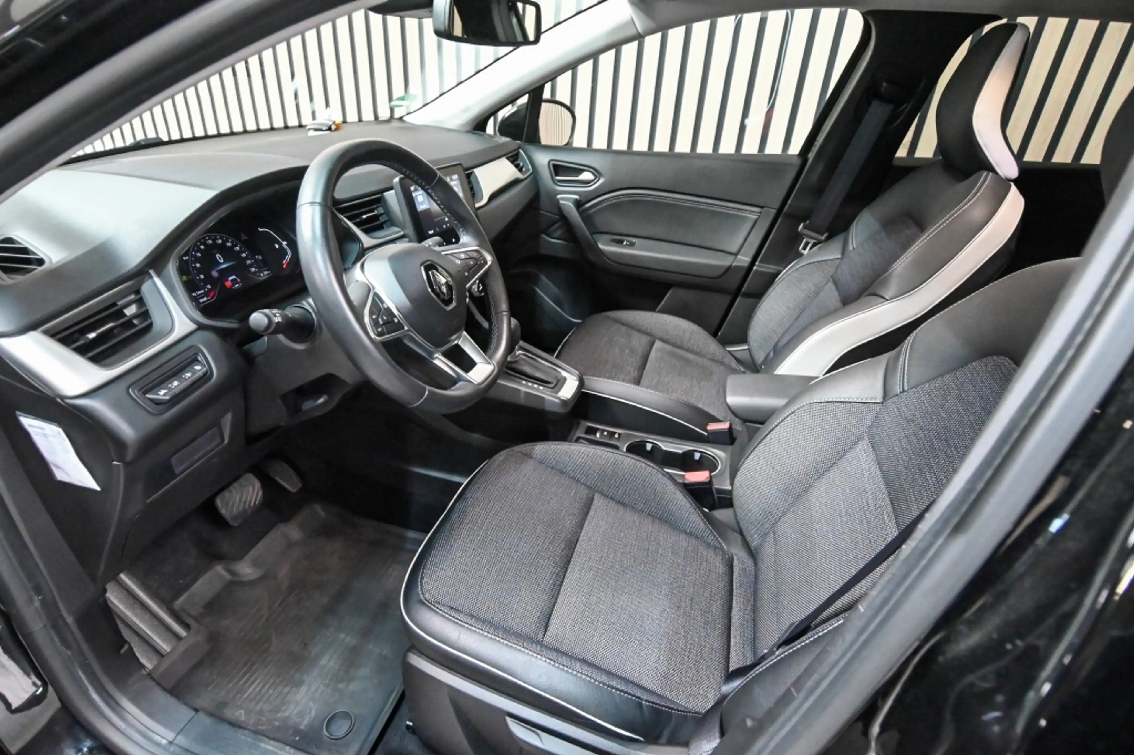 Renault Captur 1.3 TCe Ini. Paris — photo 5