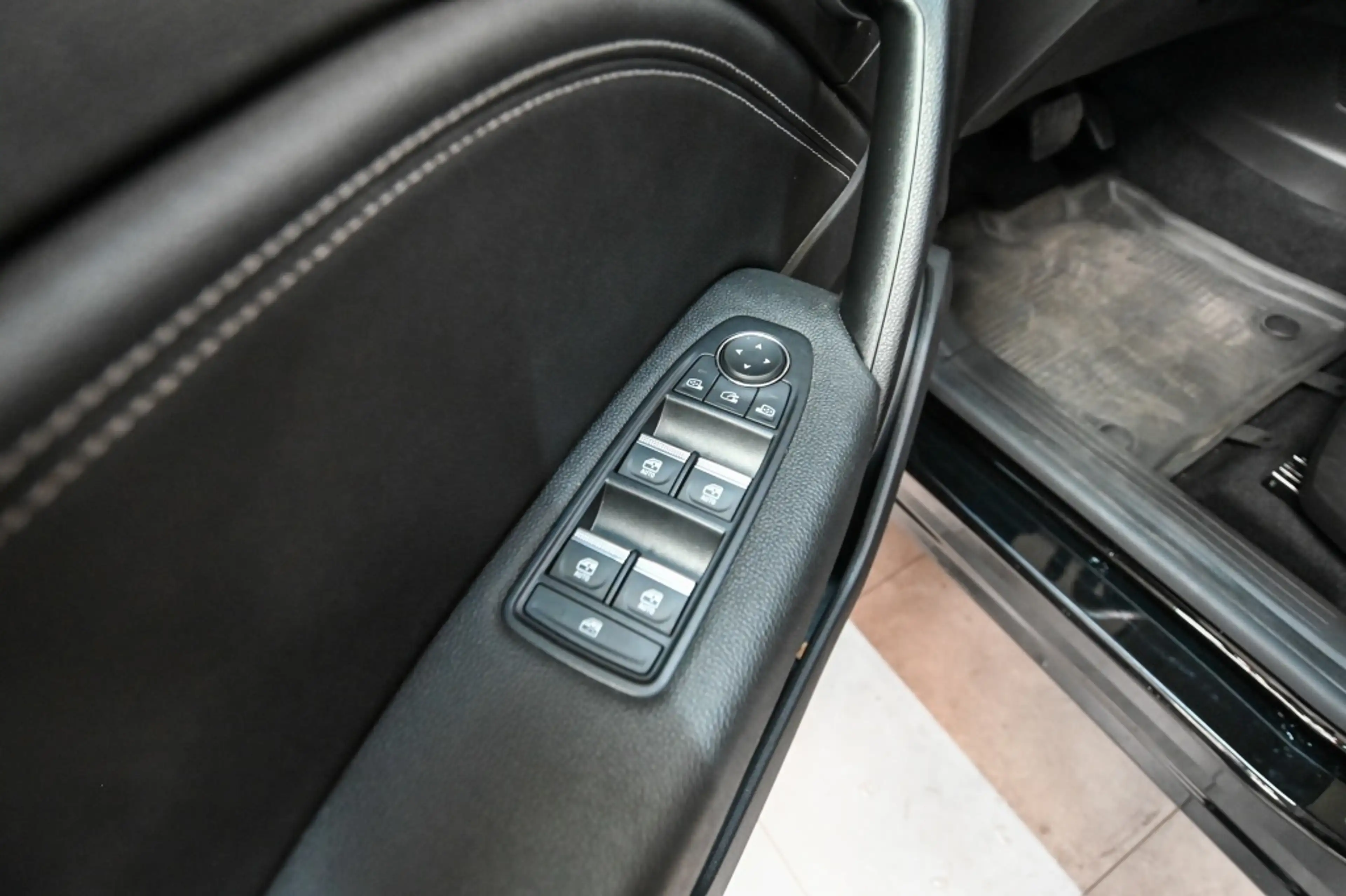 Renault Captur 1.3 TCe Ini. Paris — photo 11