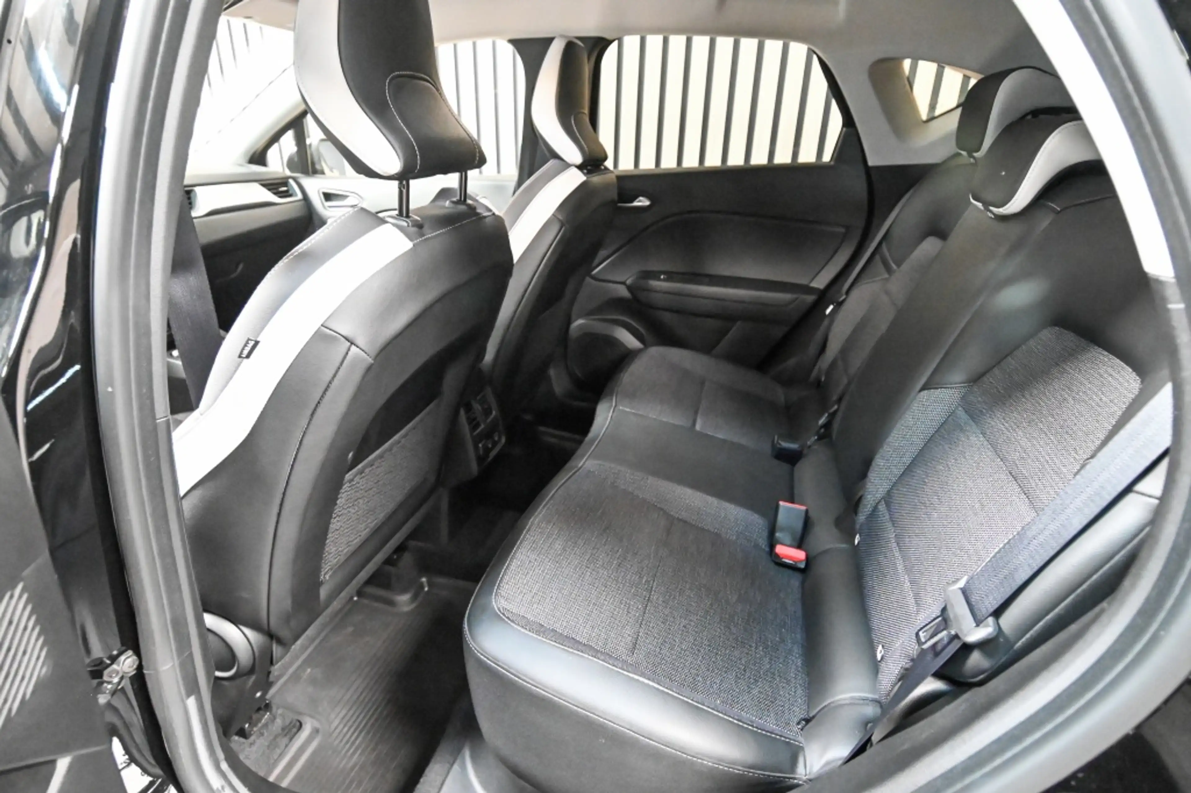Renault Captur 1.3 TCe Ini. Paris — photo 9