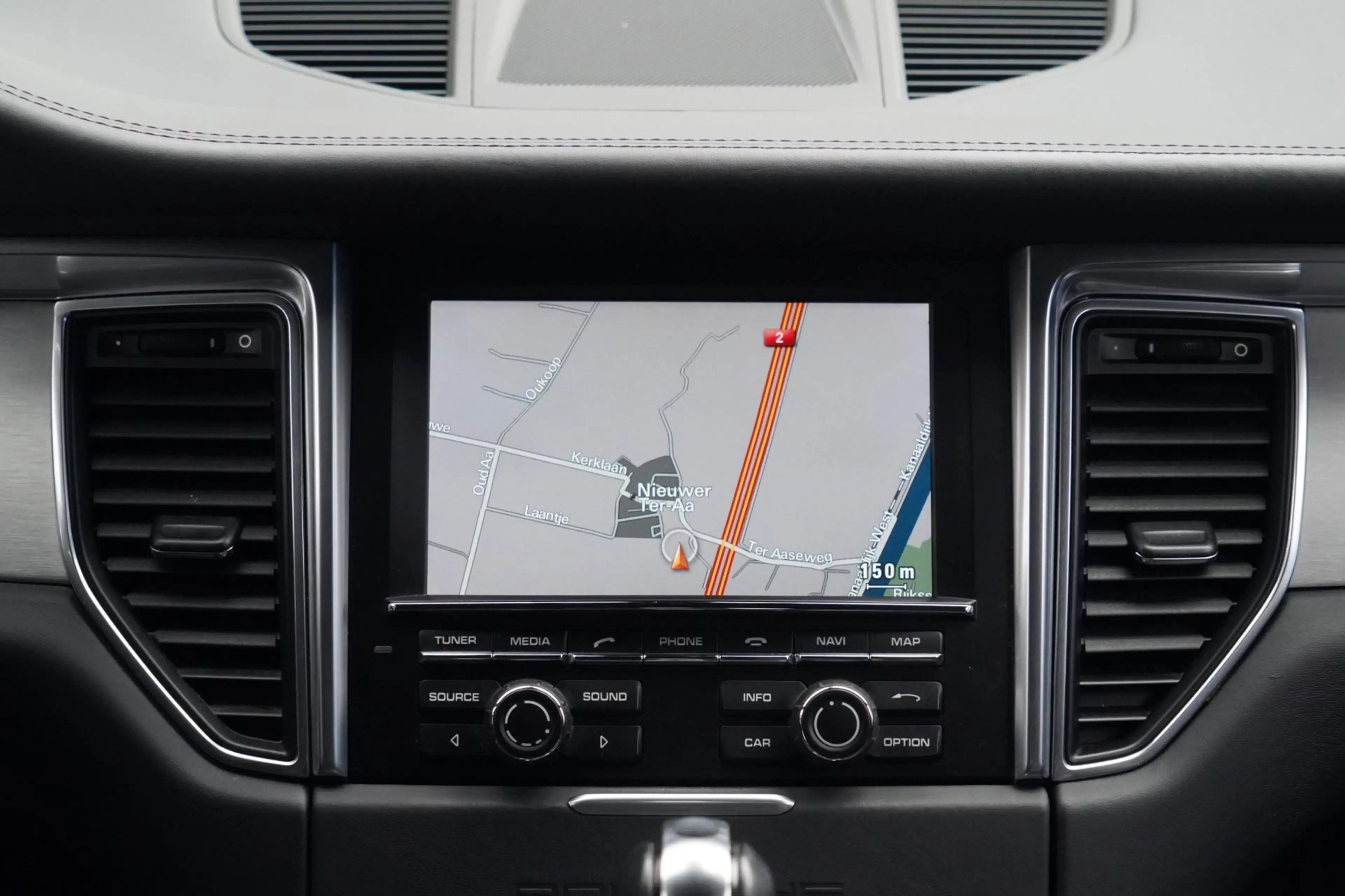 Porsche Macan 3.6 Turbo / NL-Auto / Camera / Navi / Luchtvering — photo 14