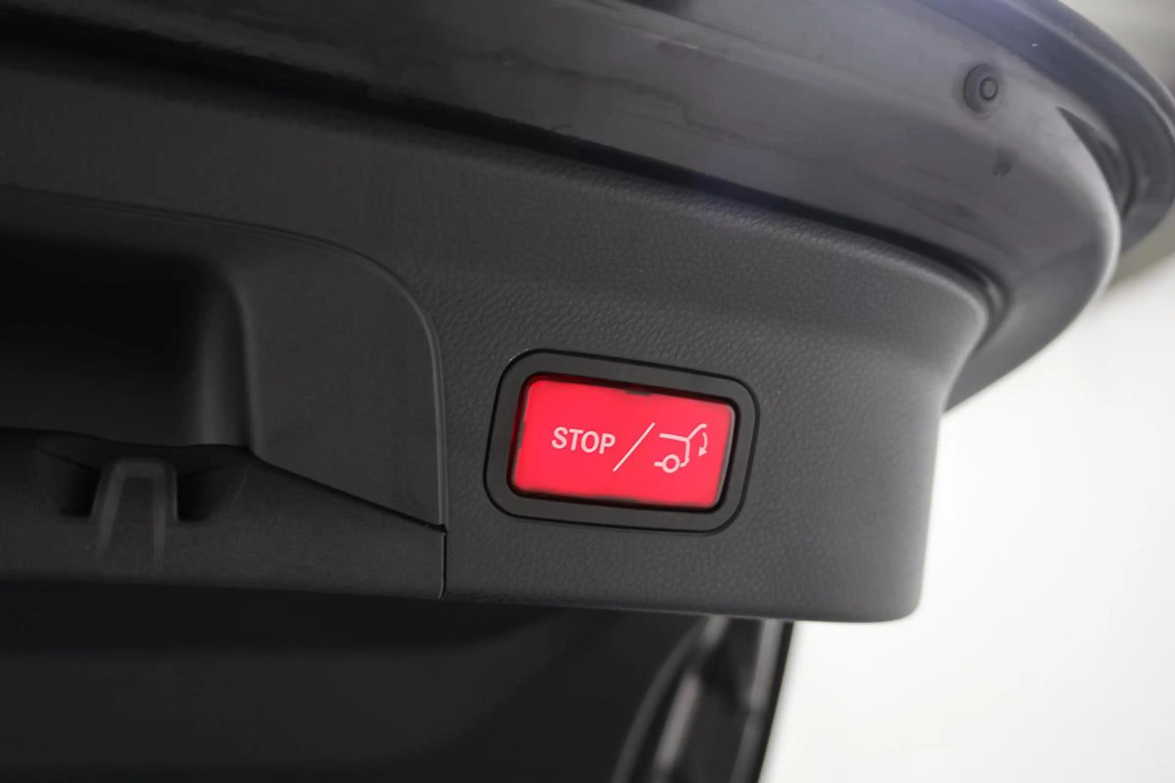 Mercedes-Benz GLC 200 D COUPE - BVA LED - CUIR SPORT - 18 - CAM - GPS — photo 14