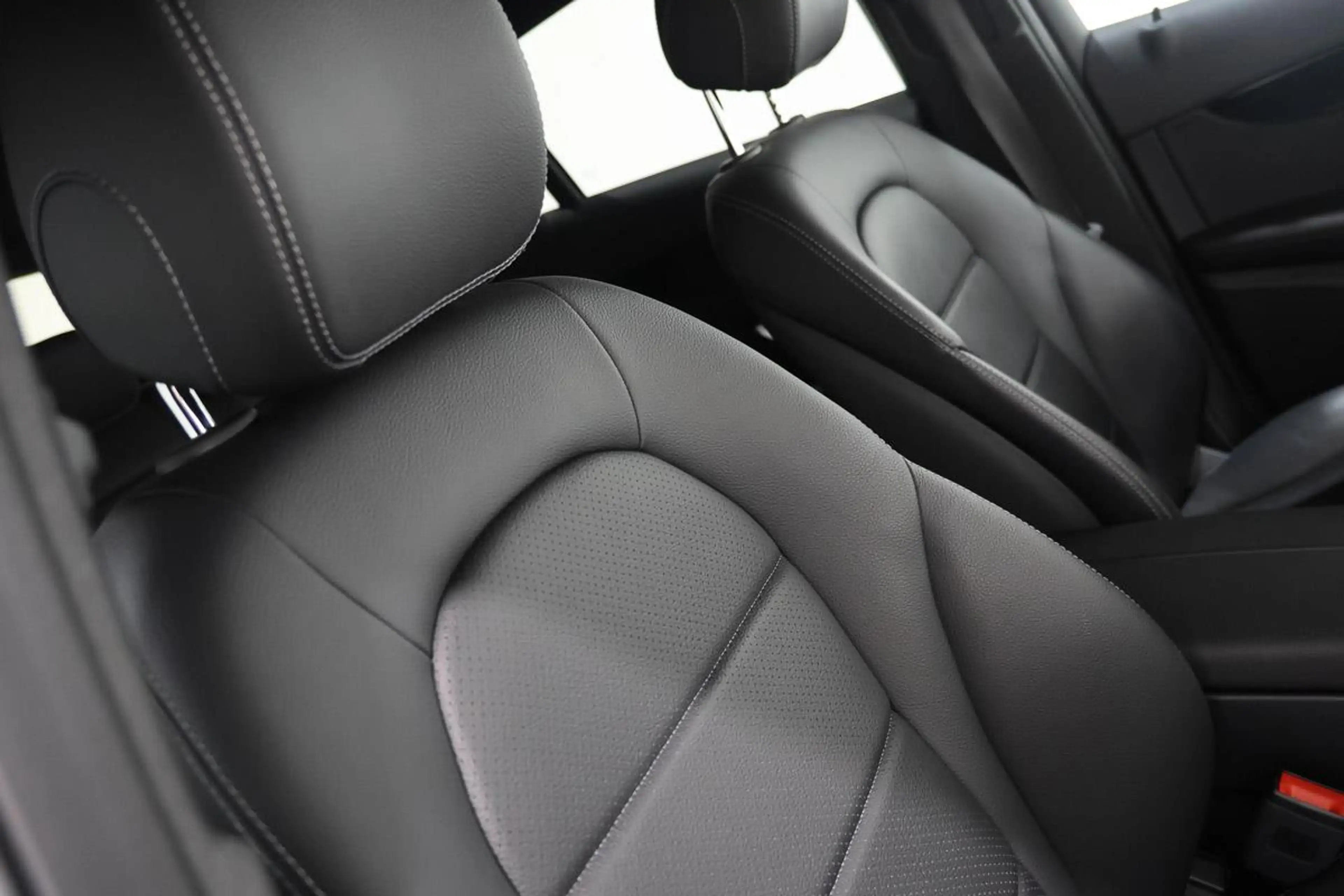 Mercedes-Benz GLC 200 D COUPE - BVA LED - CUIR SPORT - 18 - CAM - GPS — photo 10