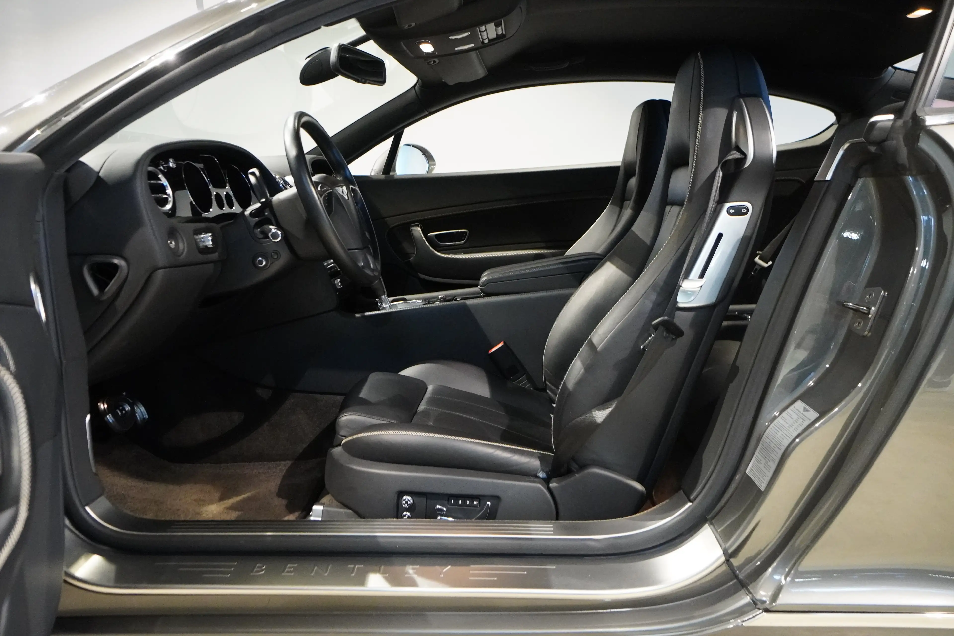 Bentley Continental GT-Nur 60 TKM-U-frei-Top Zustand- — photo 6