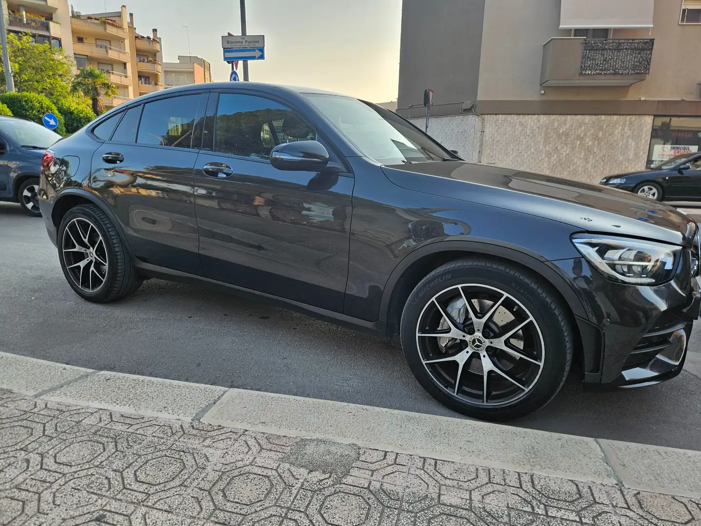 Mercedes-Benz GLC 220 d Premium Plus 4matic auto Grijs - 2