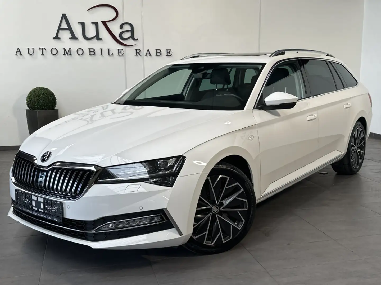 Skoda Superb Combi 2.0 TDI DSG L&K NAV+LED+AHK+PANO+SH Blanc - 1