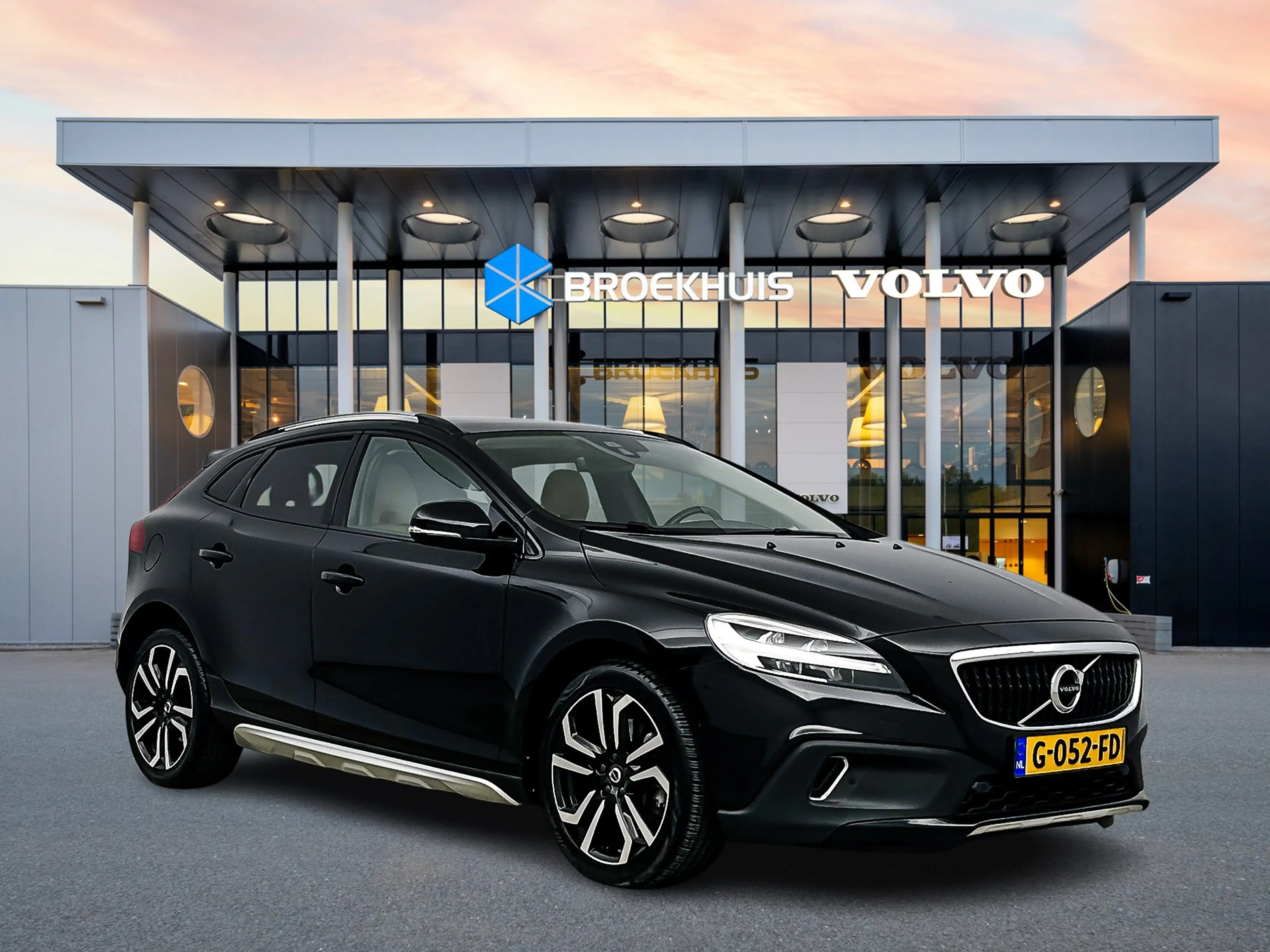 Volvo V40 Cross Country T3 Polar+ Luxury | 1E EIGENAAR | 18" Allseason | E — photo 2