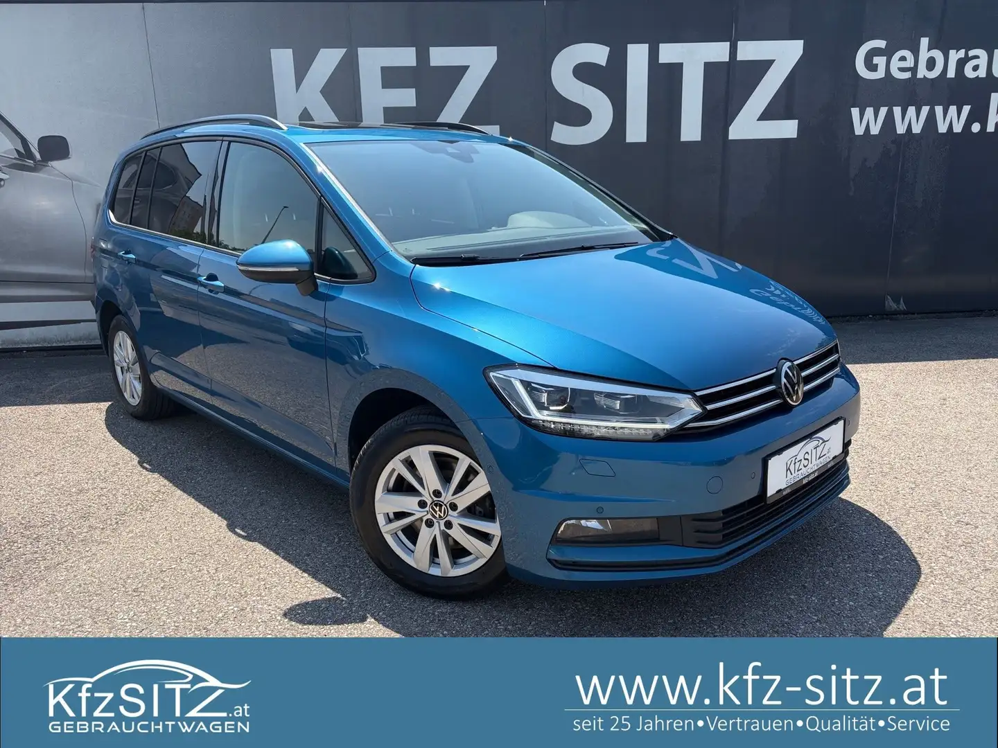 Volkswagen Touran Comfortline 2,0 BMT TDI DSG | NP: €57.600 Blau - 1
