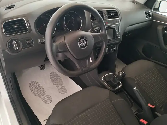 Volkswagen Polo view 9