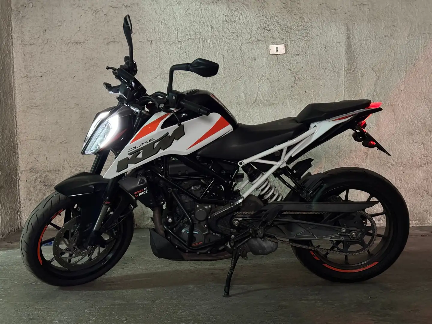 KTM 390 Duke ABS Bianco - 1