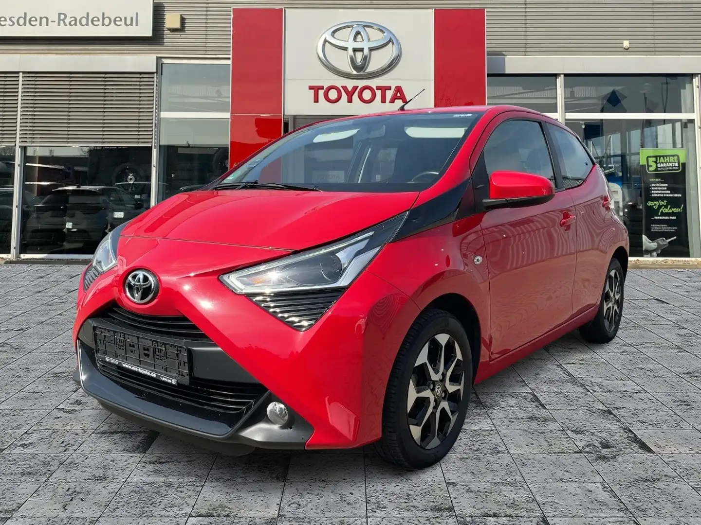 Toyota Aygo 1.0 x-play club Rückfahrkam*Klima*Bluetooth Rot - 2