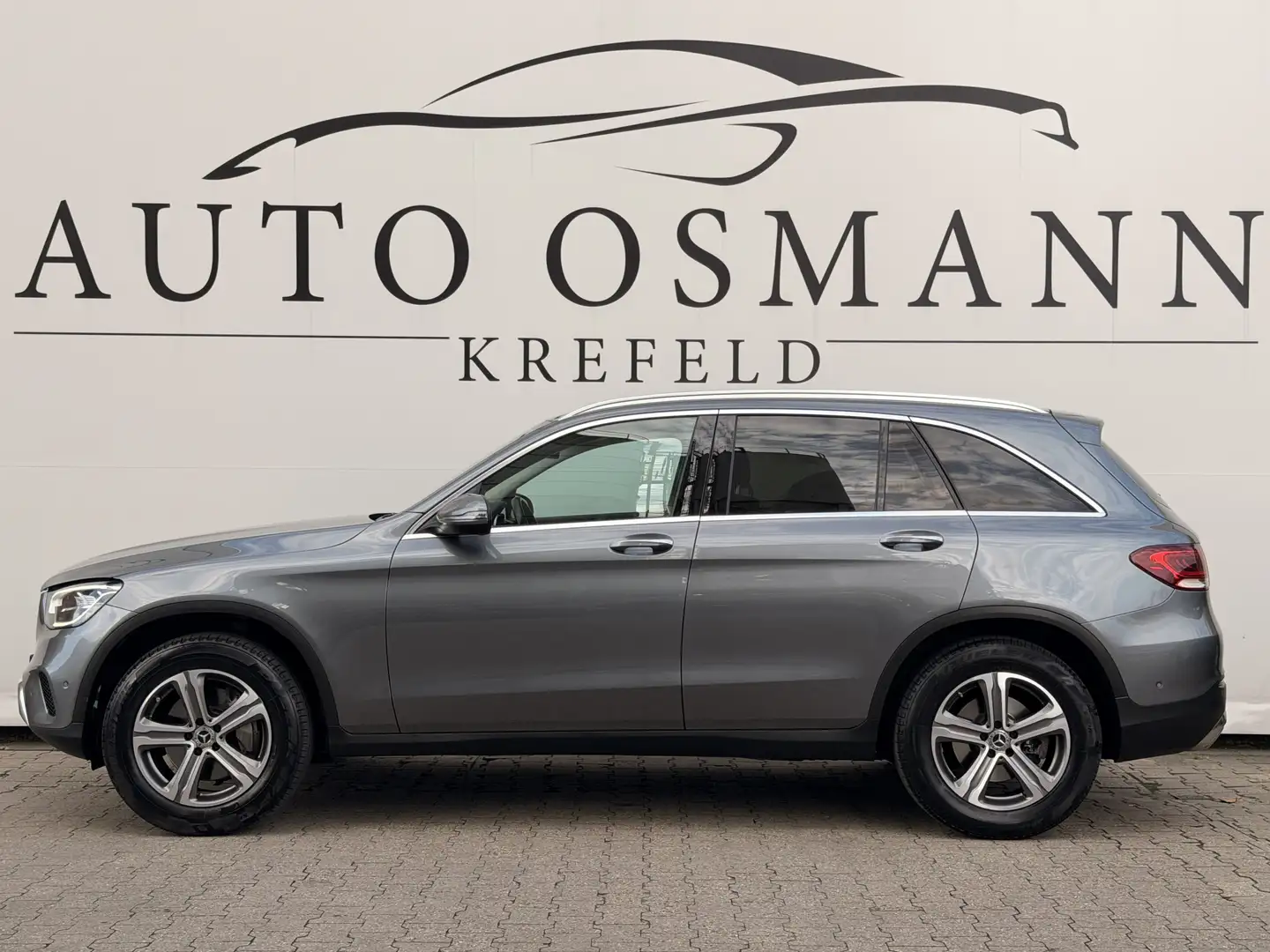 Mercedes-Benz GLC 300 d 4Matic 9G-TRONIC Sitzklima AHK RFK LED Grau - 2