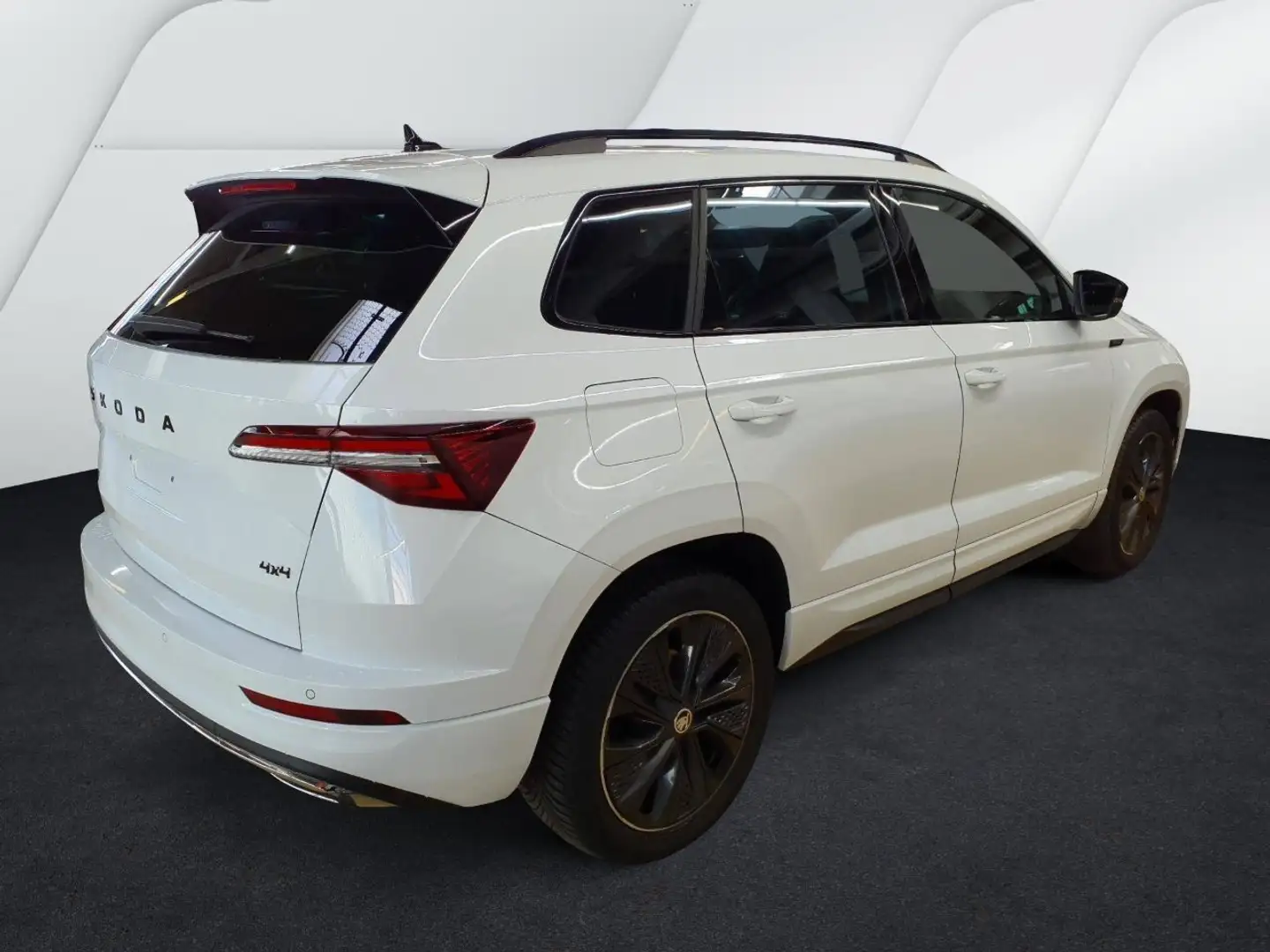 Skoda Karoq Sportline TSI DSG 4x4 *PANO*ACC*MATRIX*NAV Weiß - 2