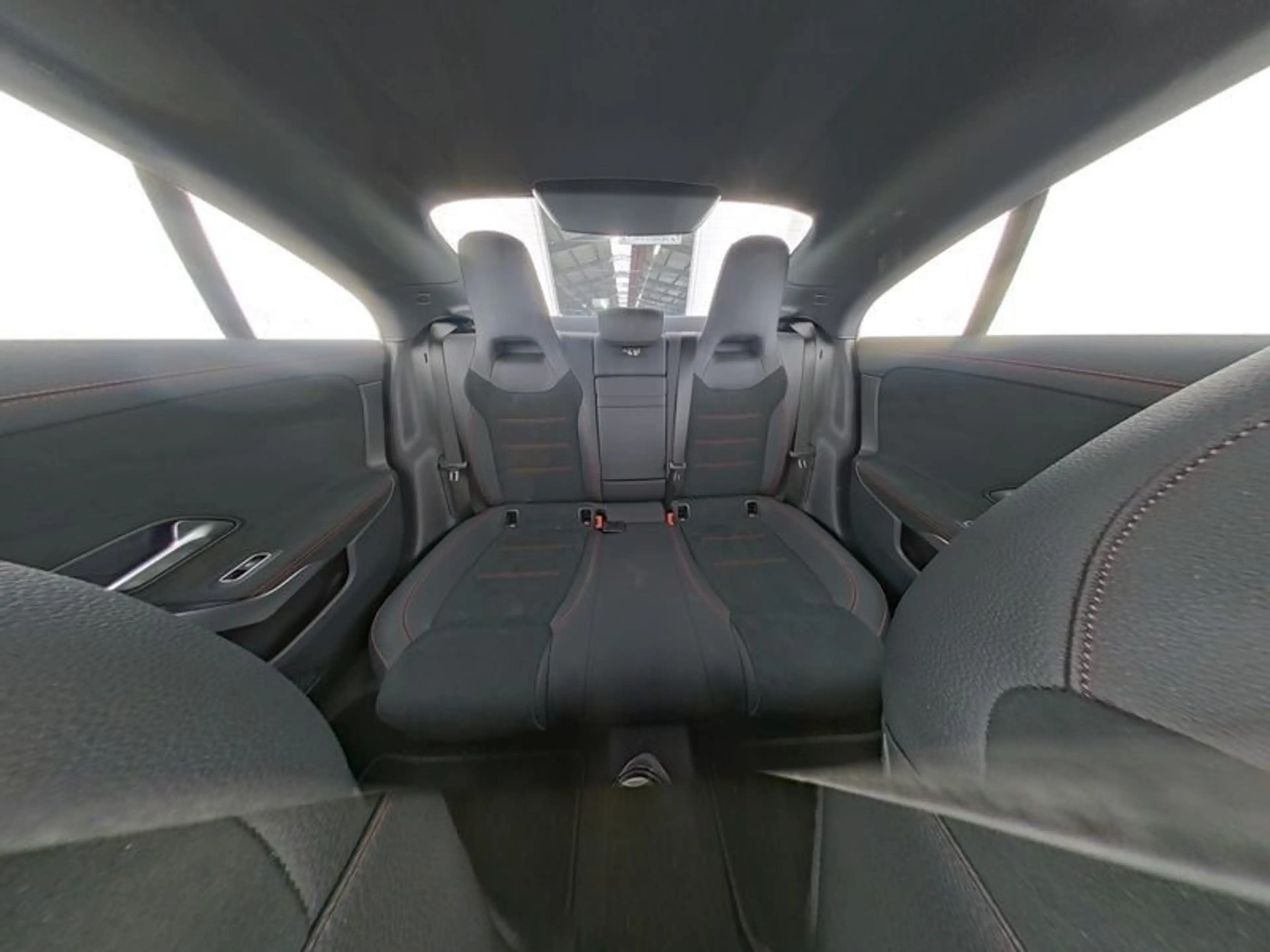 Mercedes-Benz CLA 200 d AMG Kamera Ambiente Spurhalte 8G LED — photo 8