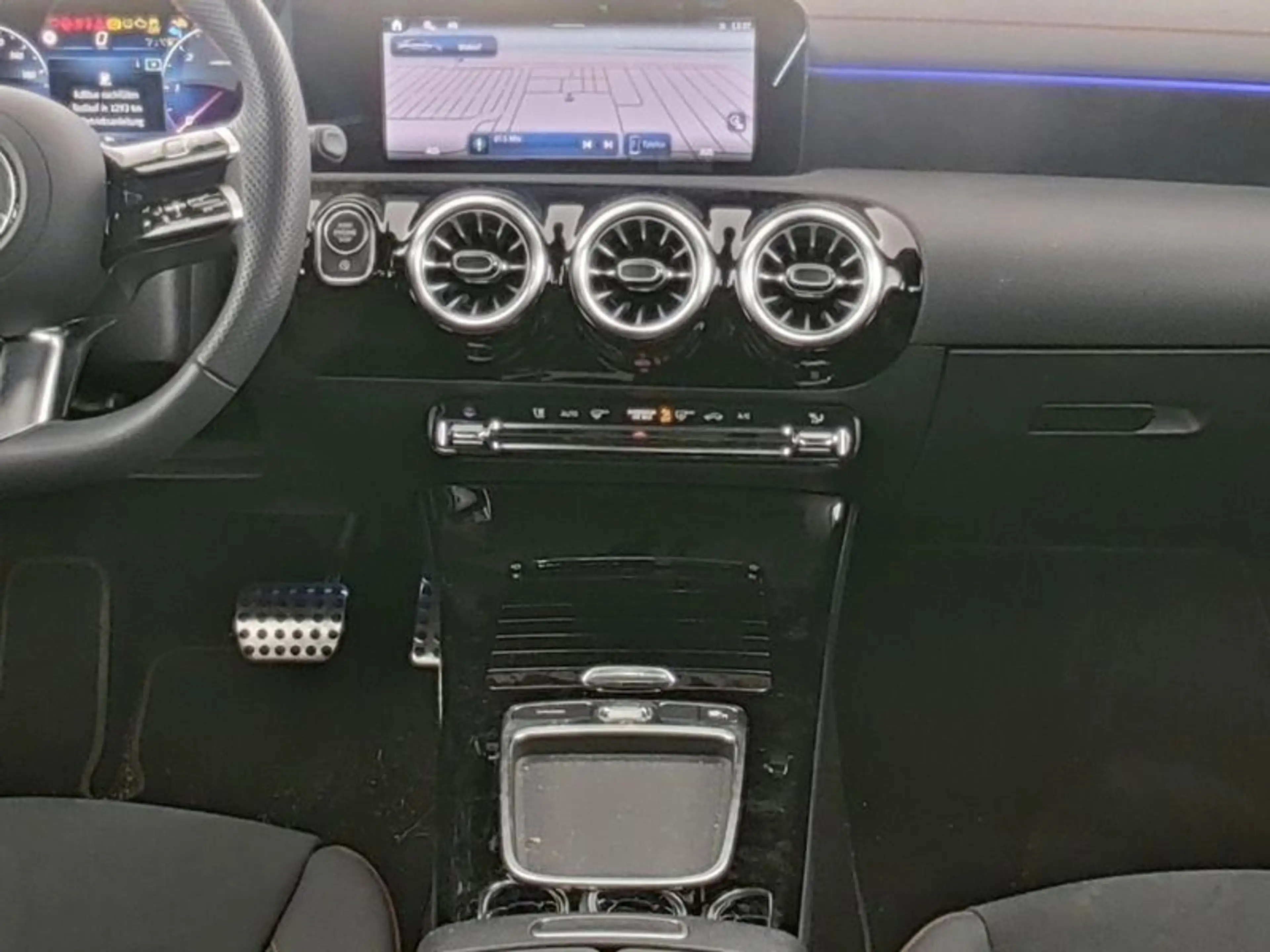 Mercedes-Benz CLA 200 d AMG Kamera Ambiente Spurhalte 8G LED — photo 7