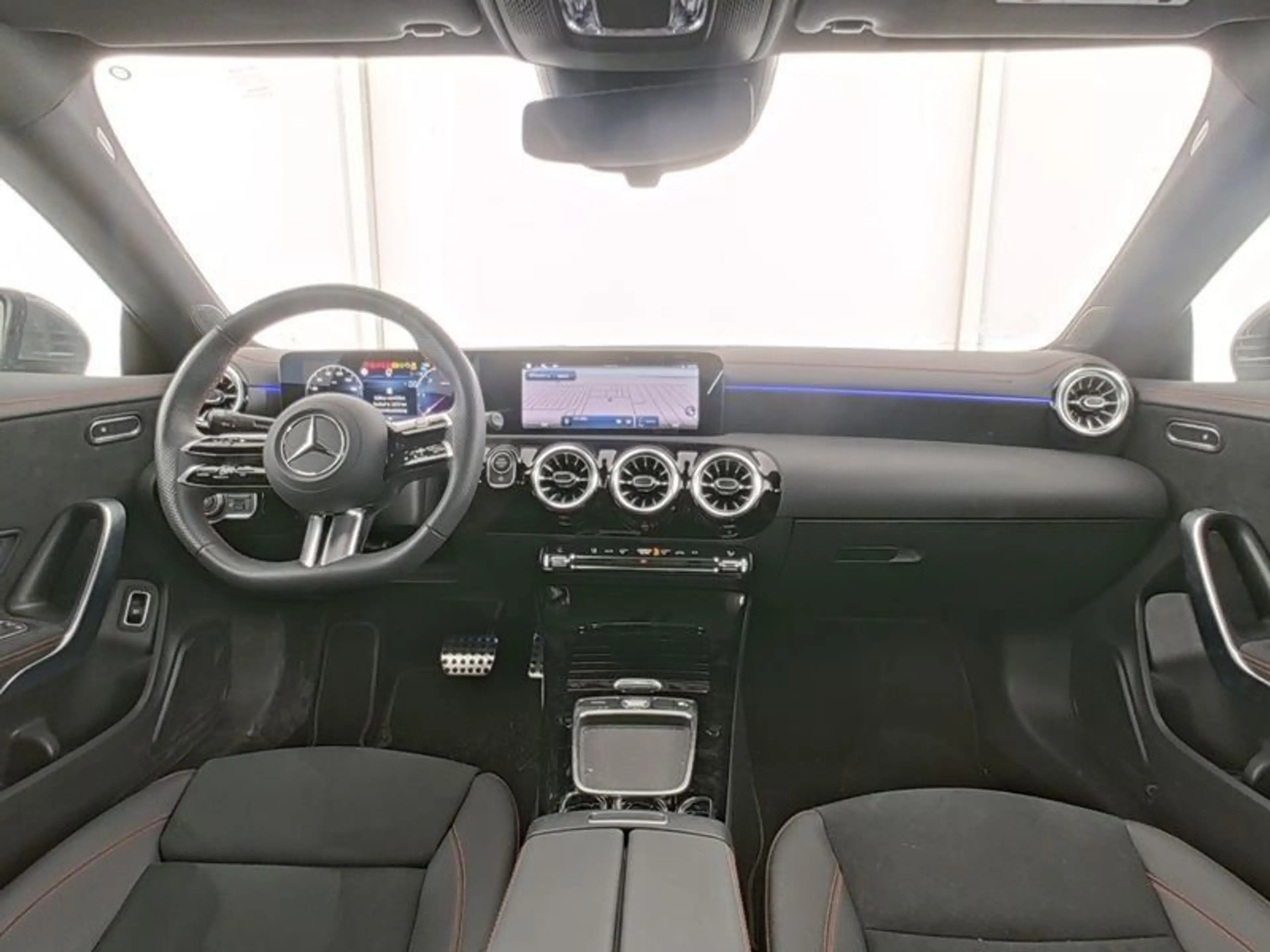 Mercedes-Benz CLA 200 d AMG Kamera Ambiente Spurhalte 8G LED — photo 3