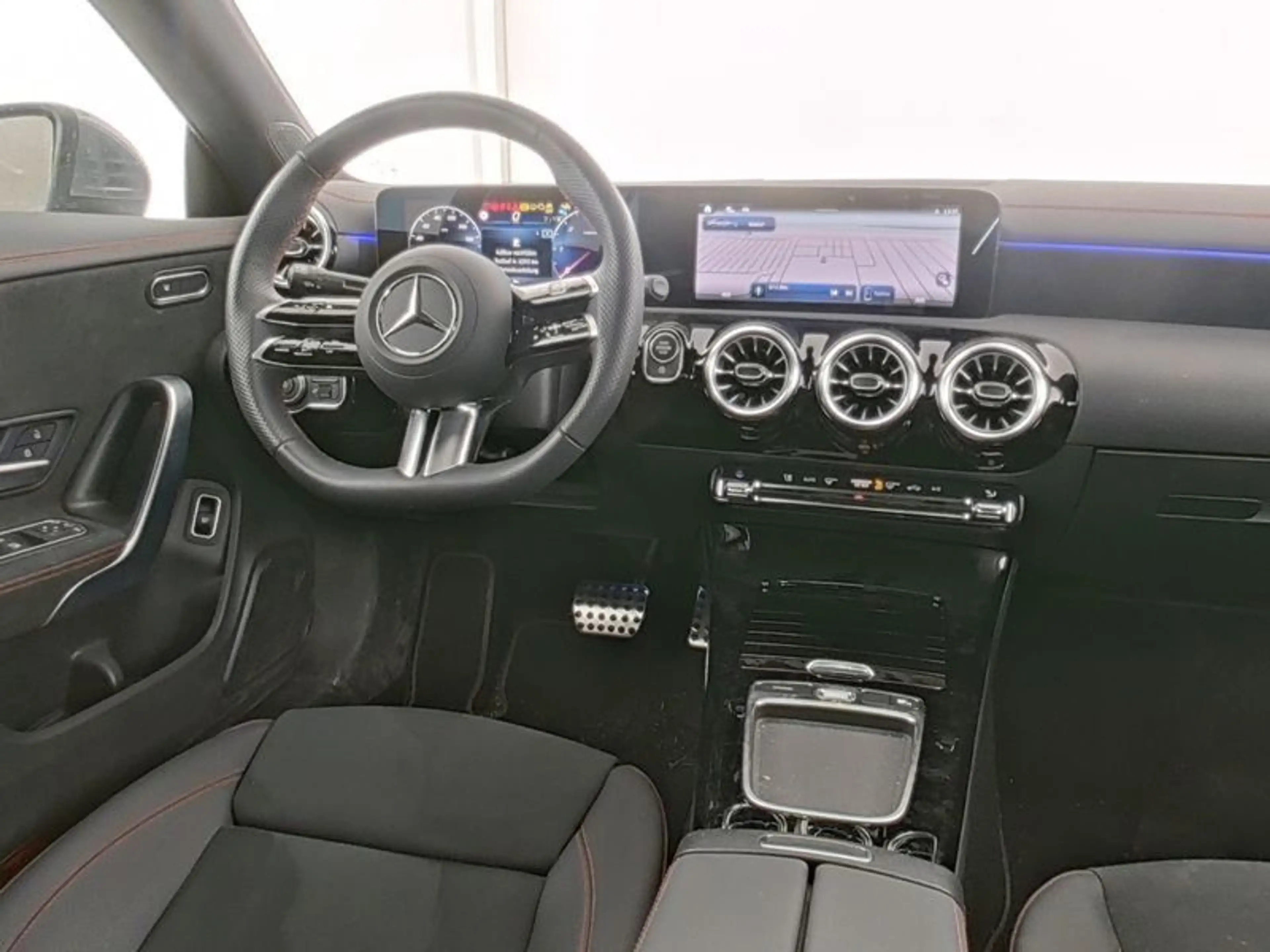 Mercedes-Benz CLA 200 d AMG Kamera Ambiente Spurhalte 8G LED — photo 5