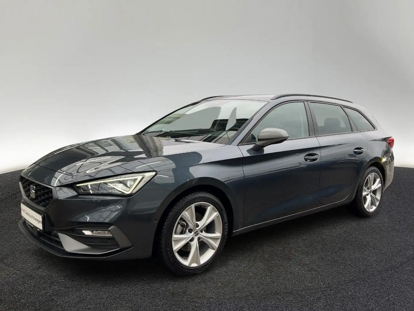 SEAT Leon Sportstourer 1.5 eTSI FR DSG Matrix Navi Si Grau - 2