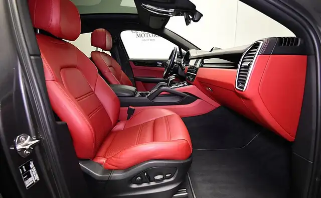 Porsche Cayenne view 8