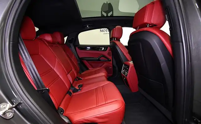 Porsche Cayenne view 9