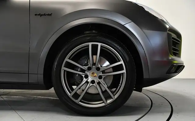 Porsche Cayenne view 7